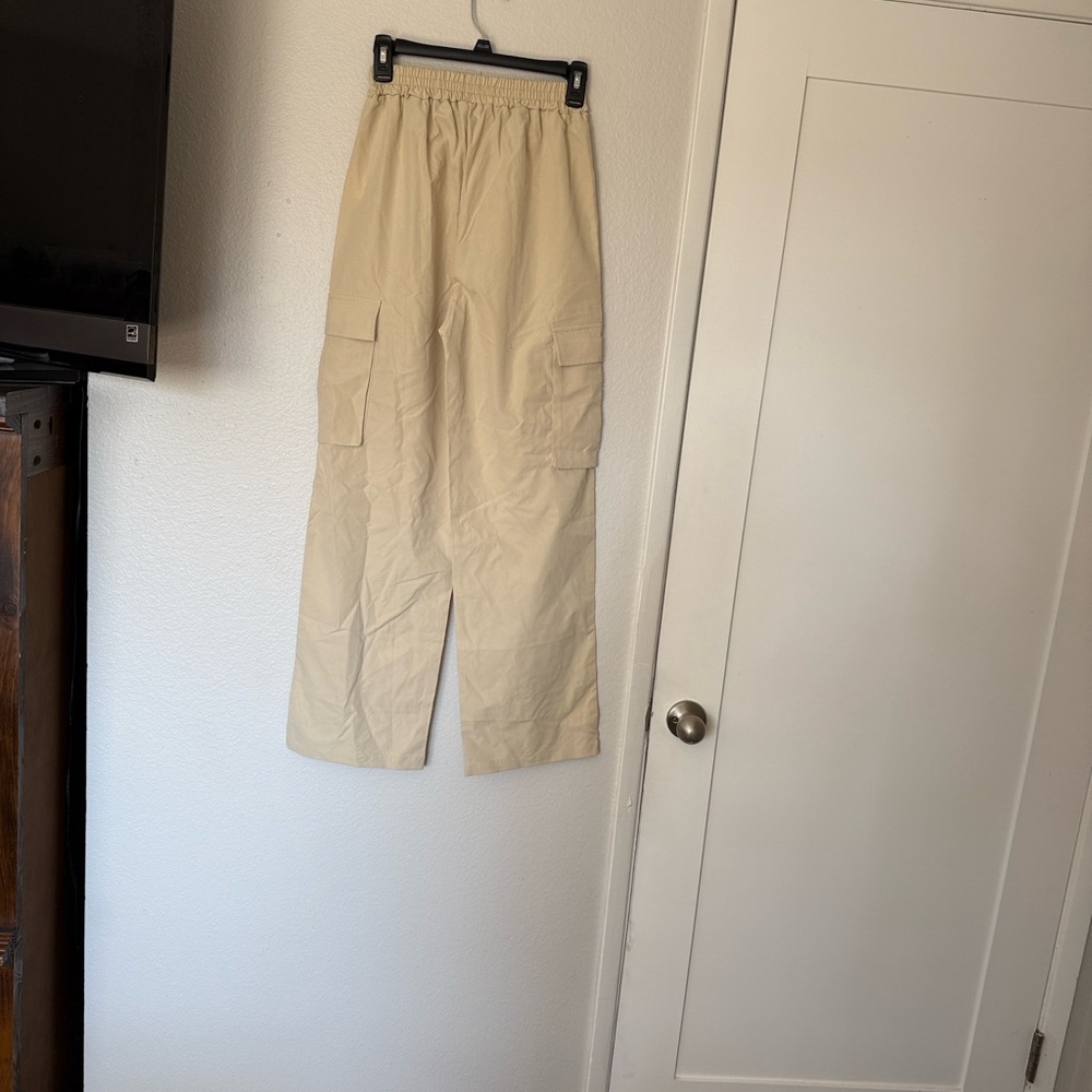 Forever 21 Tan Cargo Trousers - Picture 3 of 14